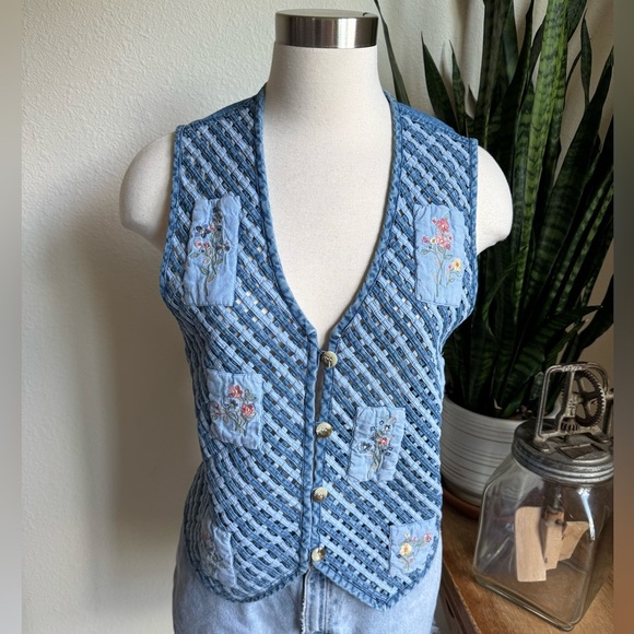 Vintage Tops - Vintage Floral Embroidered Denim Vest Cottagecore open weave patchwork medium‎